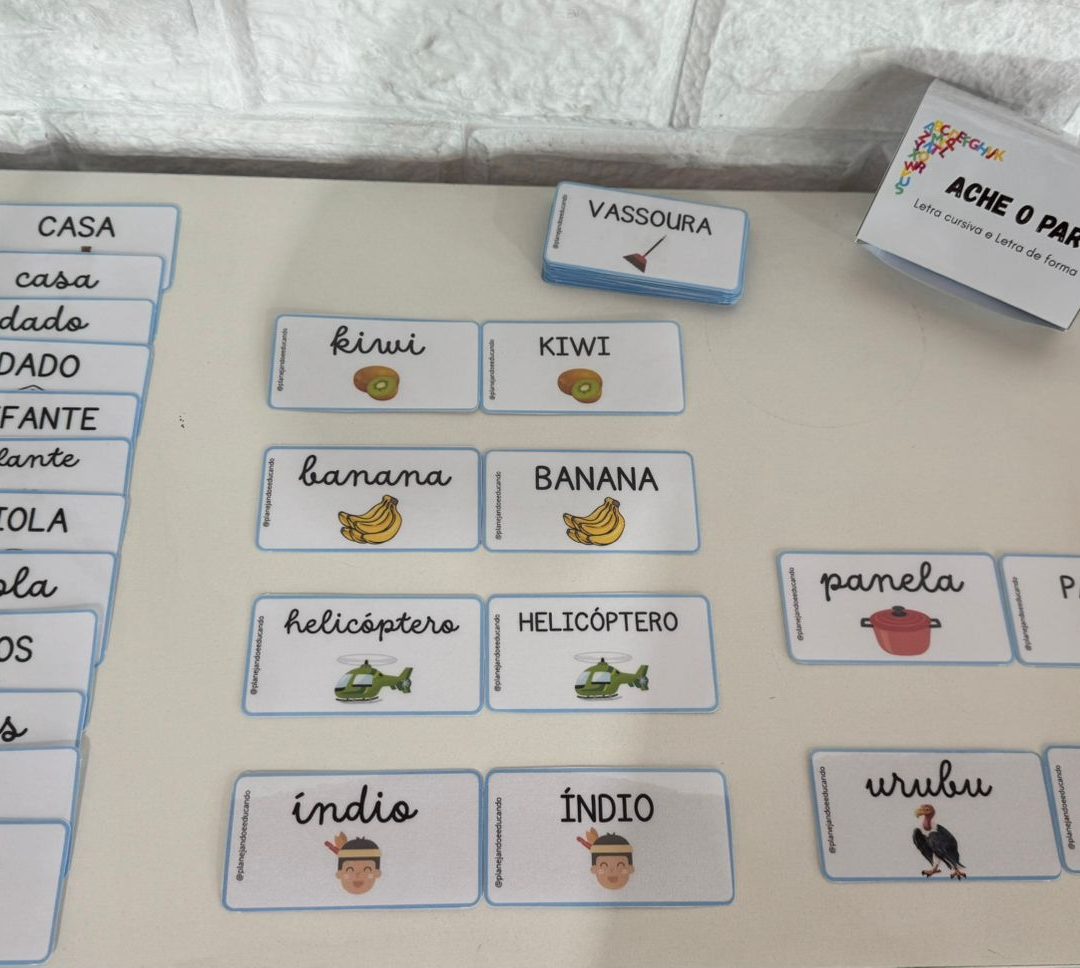 Jogo de pareamento letra de forma com letra cursiva